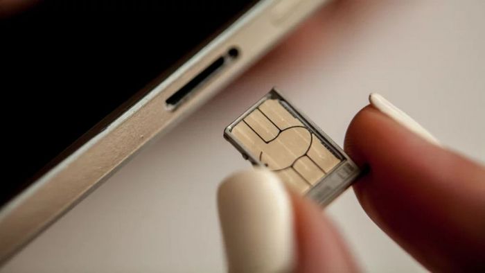 Hướng dẫn cách lắp SIM trên iPhone - Bước 4