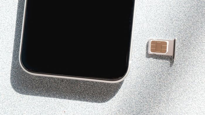 Hướng dẫn tháo lắp SIM trên iPhone đúng cách - bước 5