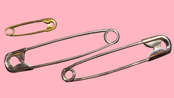 Ngoài que chọc SIM, bạn có thể sử dụng những dụng cụ nào khác để tháo SIM iPhone?