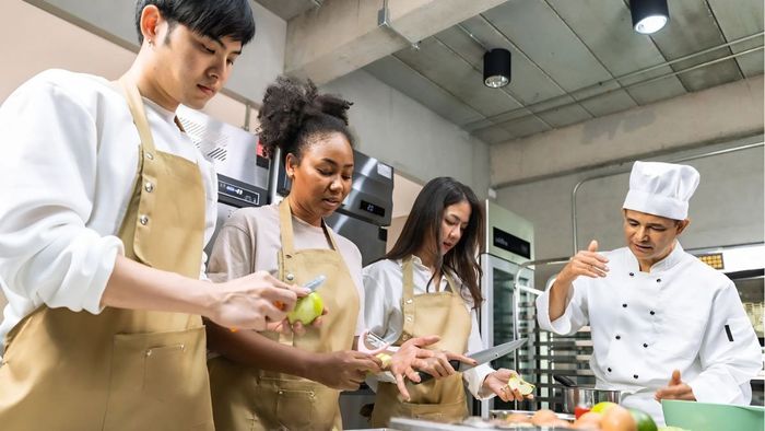 Những yếu tố cần cân nhắc khi lựa chọn trường dạy nấu ăn phù hợp
