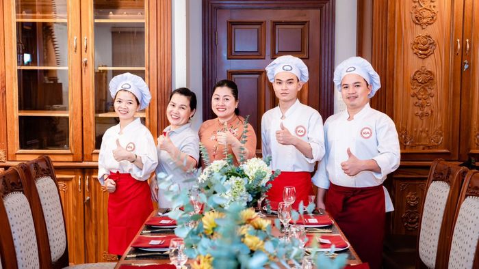 Trường đào tạo nghề bếp VCA (trước đây là Mint Culinary) nổi bật với chương trình học thực hành, giúp học viên thành thạo trong nghề nấu ăn chuyên nghiệp.