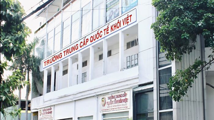 Trường Trung cấp nghề du lịch Khôi Việt chuyên cung cấp các khóa học đào tạo nghề bếp, trang bị kiến thức và kỹ năng cho học viên trở thành đầu bếp tài năng.