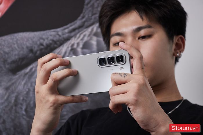Khả năng hỗ trợ camera độ phân giải cao là sự khác biệt duy nhất trên G100.