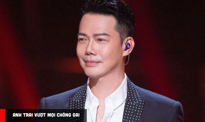Tạ Thiên Hoa là một trong những thí sinh nổi bật trong chương trình Anh Trai Vượt Mọi Chông Gai, thể hiện sự năng động và tài năng âm nhạc vượt trội, mang lại những màn trình diễn ấn tượng.
