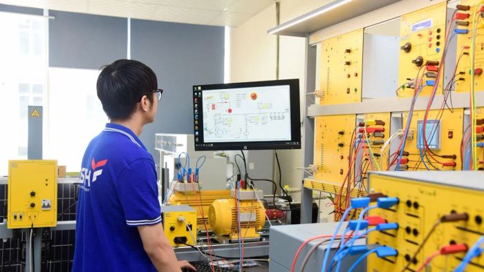 Khối D01 bao gồm những môn học và cách tính điểm tổ hợp như thế nào?