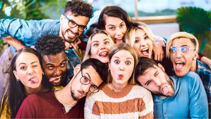 Cách tạo dáng chụp ảnh tập thể kiểu số 21