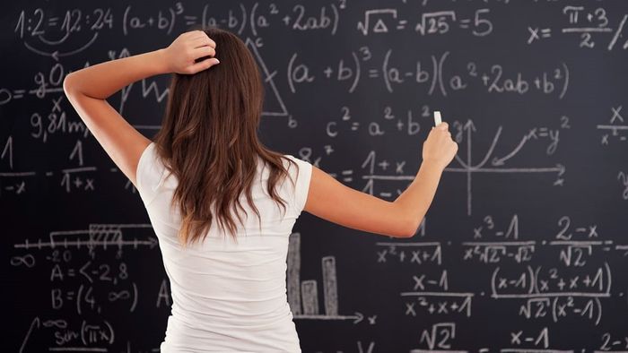 Công thức delta là một phần quan trọng trong việc xác định nghiệm của phương trình bậc hai, giúp đơn giản hóa quá trình tính toán và giải quyết bài toán.
