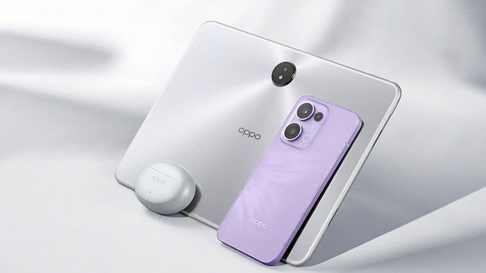 Reno13 mới có mặt lưng kính cao cấp, mang đến vẻ ngoài sang trọng và bền bỉ.