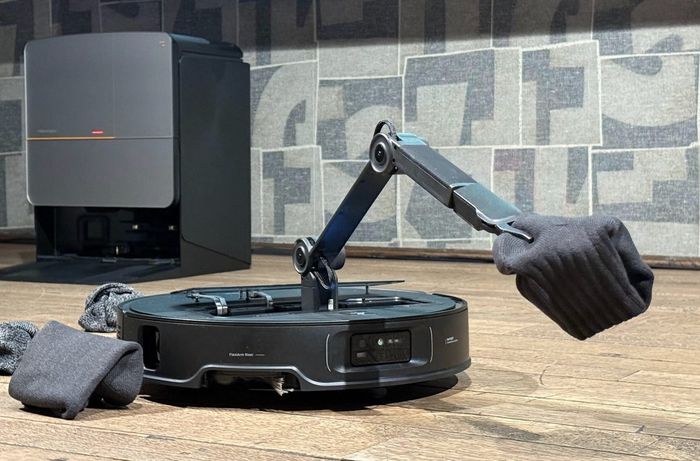 Roborock Saros Z70 gây ấn tượng với cánh tay cơ học độc đáo