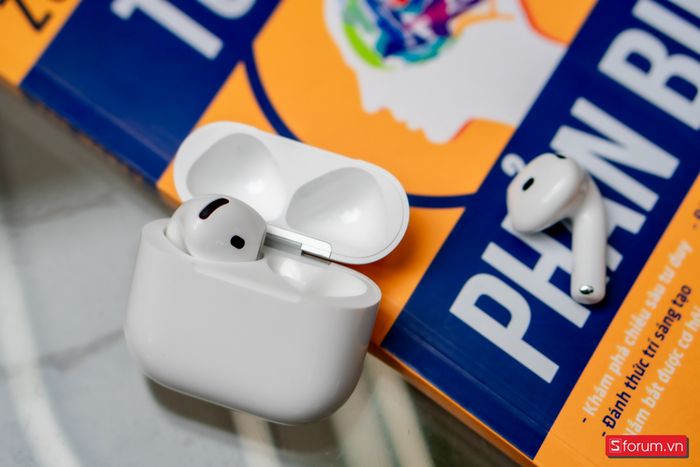 AirPods 4 sở hữu nhiều tính năng tiên tiến, mang đến trải nghiệm tuyệt vời cho người sử dụng.