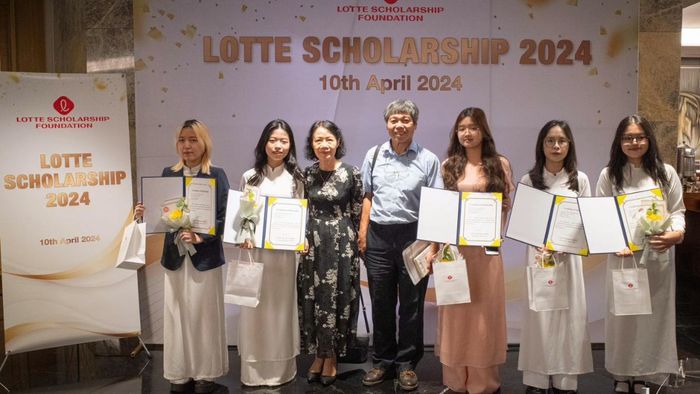 Chương trình học bổng học tập của Đại học Thăng Long được triển khai nhằm hỗ trợ sinh viên về học phí.