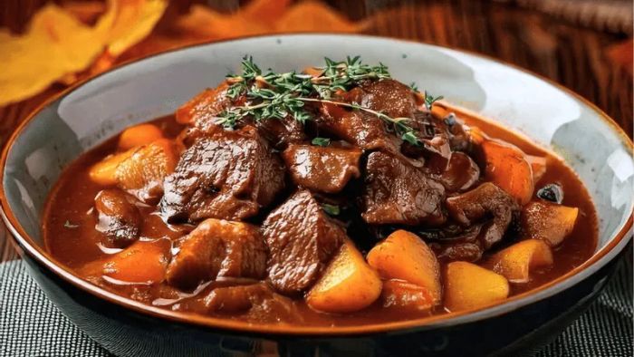 Bò hầm Boeuf Bourguignon, một món ăn nổi tiếng tại Pháp