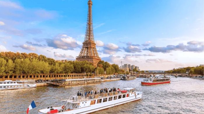 Trải nghiệm du thuyền trên dòng sông Seine tại Paris