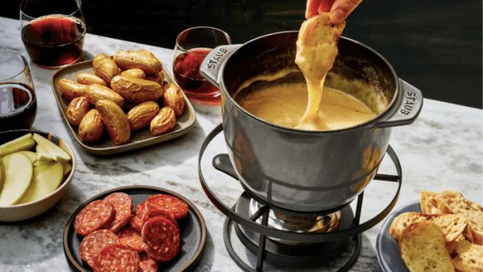 Lẩu phô mai Cheese Fondue nổi tiếng tại Thụy Sĩ