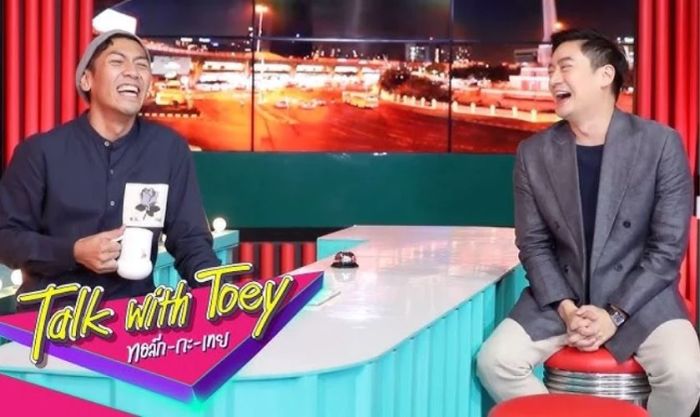 Sukollawat Kanarot đã mang đến cho khán giả một cái nhìn khác về bản thân mình qua chương trình Trò Chuyện Cùng Toey Tối Nay.