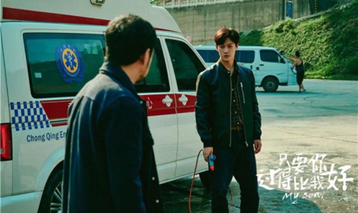 Chỉ Cần Con Sống Tốt Hơn Cha đã khiến hàng triệu khán giả rơi lệ, đánh dấu một tác phẩm điện ảnh đầy xúc động về tình cảm gia đình và tình cha con. Bộ phim mang lại những khoảnh khắc đầy cảm xúc khiến người xem không thể quên.