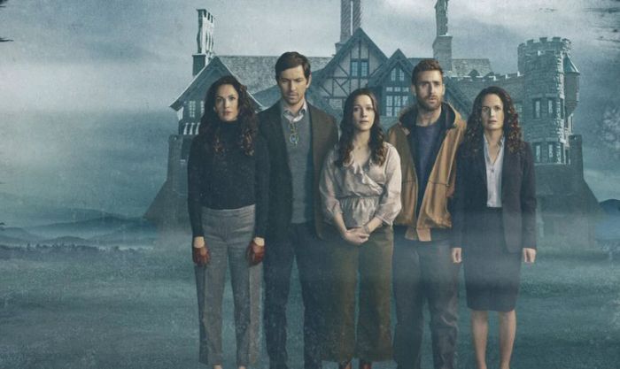 Chuyện Ma Ám Ở Hill House – The Haunting Of Hill House (2018) là một trong những tác phẩm kinh dị nổi bật có sự tham gia của Mckenna Grace.