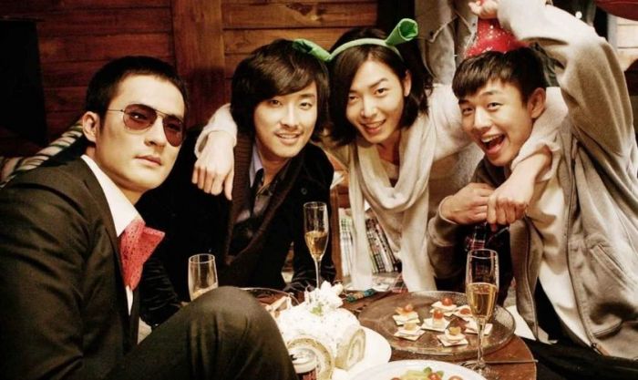 Tiệm Bánh Mỹ Nam – Antique (2008) là một trong những bộ phim nổi bật có sự tham gia của Joo Ji-hoon.
