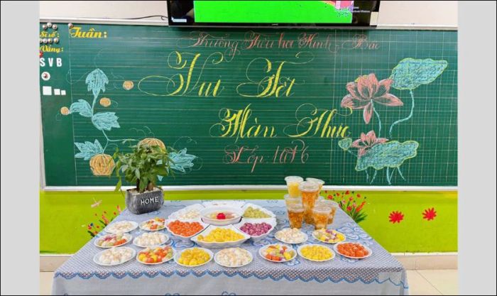Trang trí bảng Tết Hàn Thực với chủ đề hoa lá mùa xuân tươi mới và đầy sức sống
