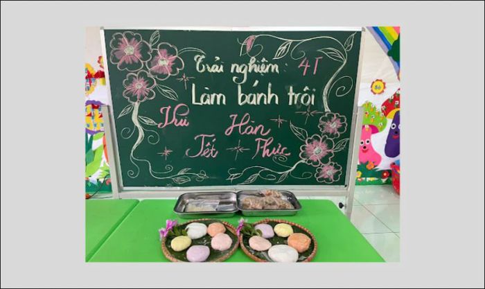 Mẫu trang trí bảng Tết Hàn Thực đơn giản nhưng đầy đủ ý nghĩa và sự tinh tế.