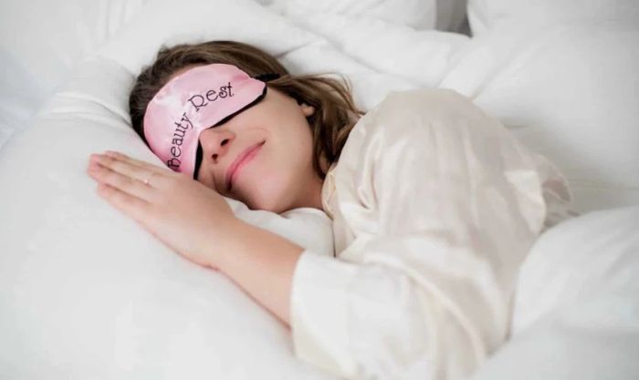 Bịt mắt bằng lụa - Món quà lý tưởng chăm sóc giấc ngủ cho nàng