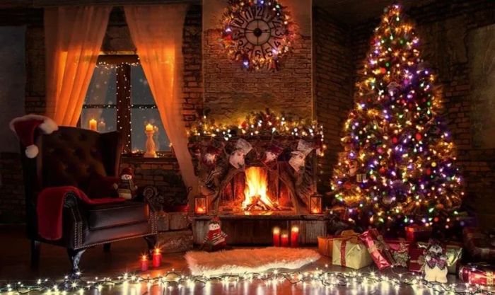 Trang trí cây thông và lò sưởi trong không khí Giáng sinh