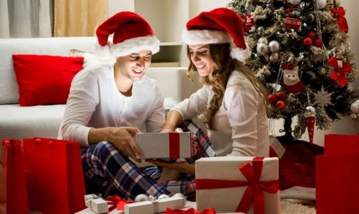 Những khoảnh khắc Giáng sinh ngọt ngào của cặp đôi trong không gian ấm áp