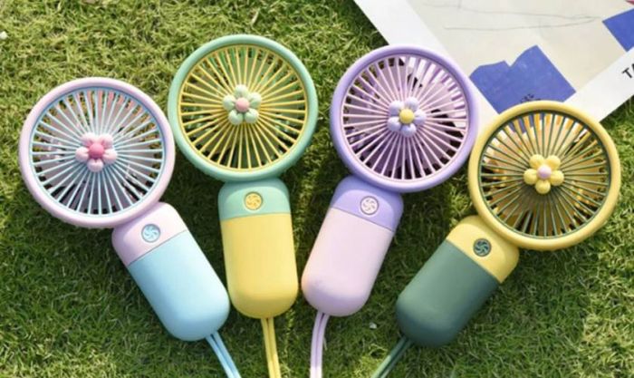 Quạt cầm tay mini đáng yêu cho bé gái