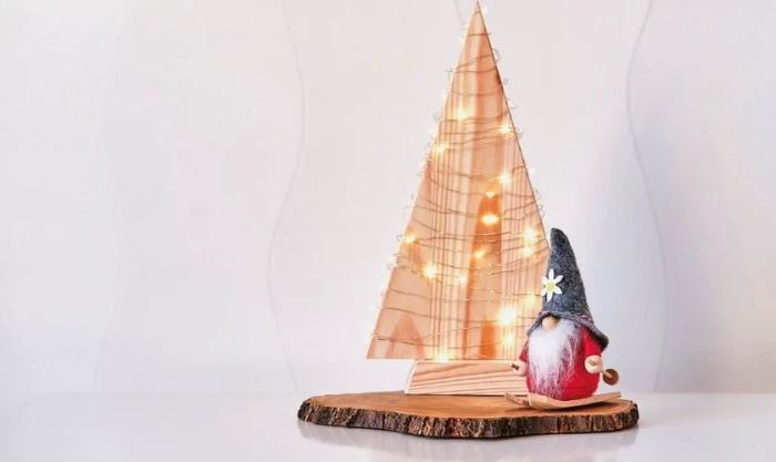 Cây thông Noel tuyệt đẹp được làm từ chất liệu gỗ tự nhiên