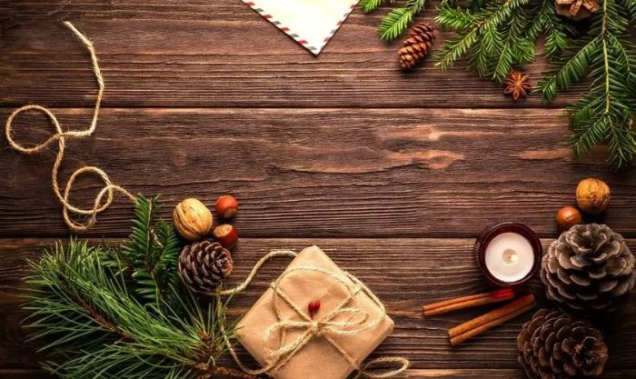 Trang trí Noel với những chùm hạt thông rực rỡ