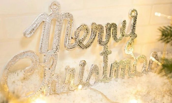 Thiết kế chữ mùa Giáng sinh giúp không gian thêm phần nổi bật