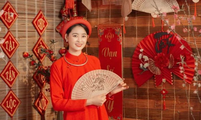 Tạo dáng chụp ảnh áo dài với background