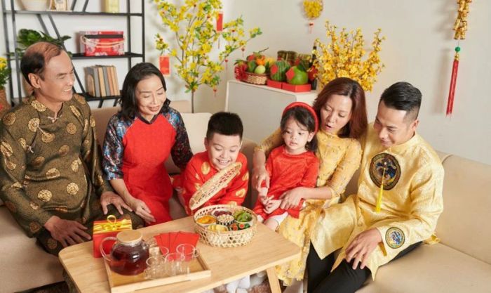 Quây quần bên gia đình và bạn bè