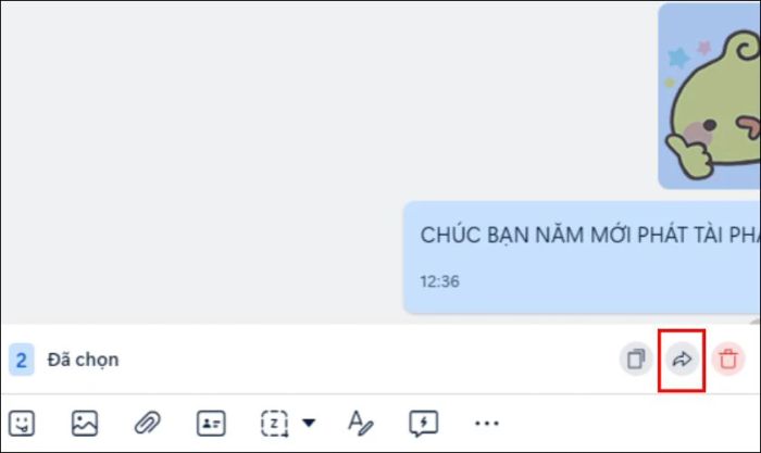 Chọn những tin nhắn bạn muốn gửi và nhấn vào biểu tượng Chia sẻ.