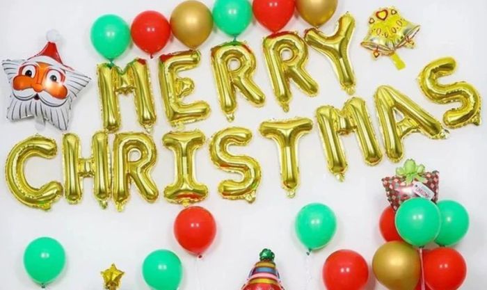 Mẫu trang trí chữ Merry Christmas bằng bóng