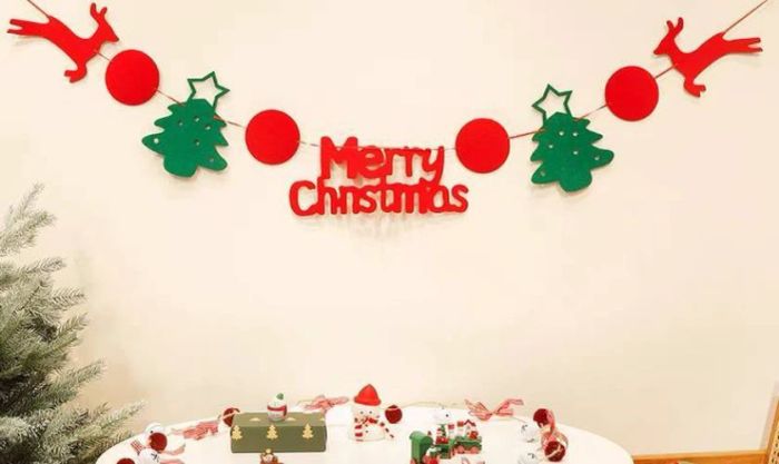 Mẫu trang trí chữ Merry Christmas dễ thương và ngọt ngào