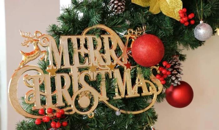 Mẫu trang trí chữ Merry Christmas độc đáo, gây sự chú ý đặc biệt