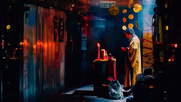 Tháp Cương Thi là một tác phẩm kết hợp giữa nét hiện đại và những yếu tố hoài cổ