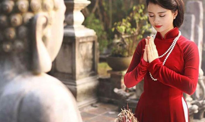 Chụp ảnh áo dài khi đi chùa