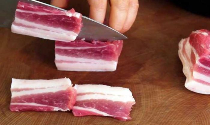 Ướp thịt và gia vị sao cho đều thấm