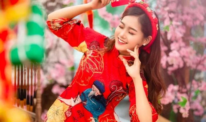 Cách tạo dáng áo dài và bao lì xì trong mùa Tết