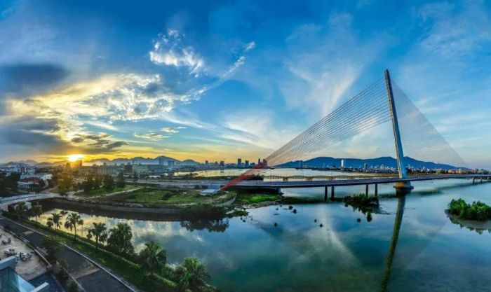 Thời tiết Tết Dương lịch 2025 tại Đà Nẵng sẽ có những ngày mát mẻ và nắng nhẹ, tạo ra bầu không khí dễ chịu cho du khách.