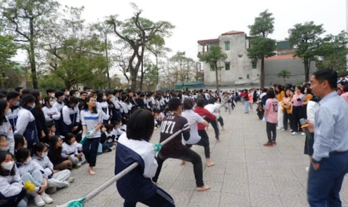 Trò chơi này sẽ giúp các em học sinh rèn luyện sức khỏe, tăng cường sự dẻo dai và thúc đẩy tinh thần đoàn kết giữa các bạn trong lớp.