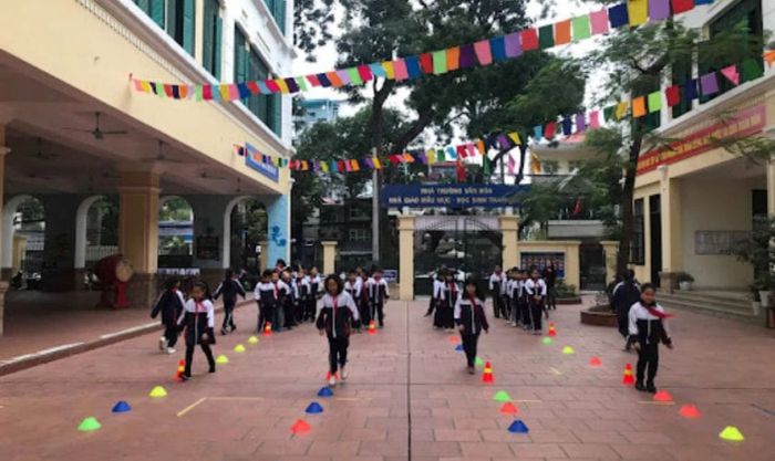 Trò chơi này sẽ mang đến cho các em học sinh một không khí vui tươi và năng động trong dịp 20/11. Các trò chơi này hứa hẹn sẽ giúp các em học hỏi, vui chơi và gắn kết cùng nhau.