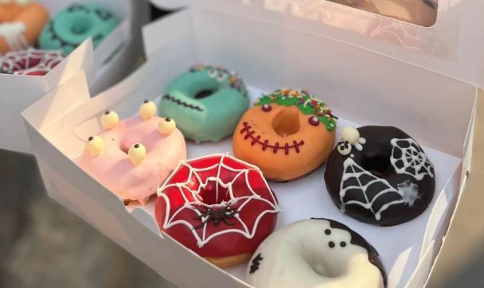Trò chơi Halloween dành cho trẻ em - Cuộc đua thưởng thức bánh Donut