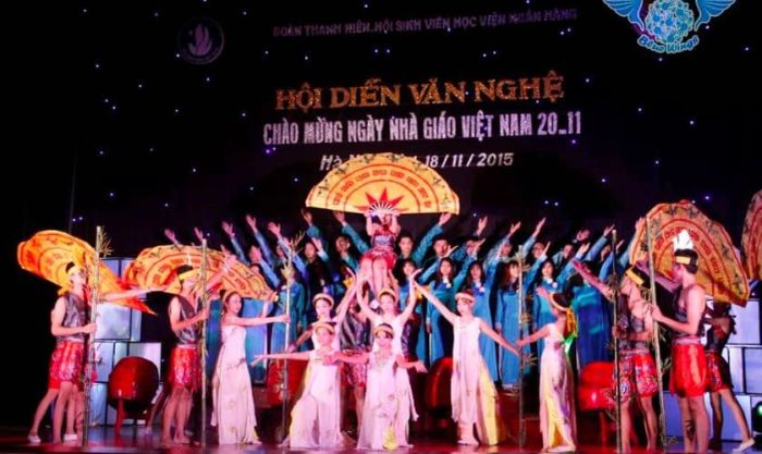 Tổ chức chương trình văn nghệ 20/11