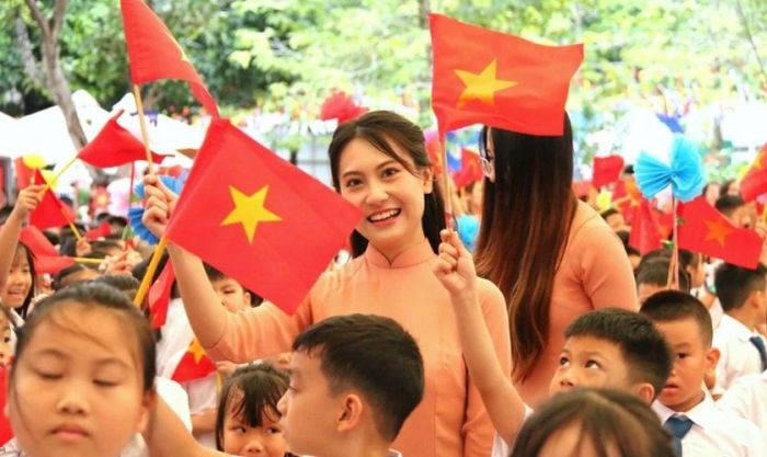 Chúc Tết cô trong dịp xuân Ất Tỵ vào ngày mùng 3, chúc cô luôn may mắn và thành công trong mọi công việc.