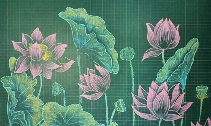 Trang trí bảng bằng hoa sen, vừa đơn giản lại vừa đẹp mắt