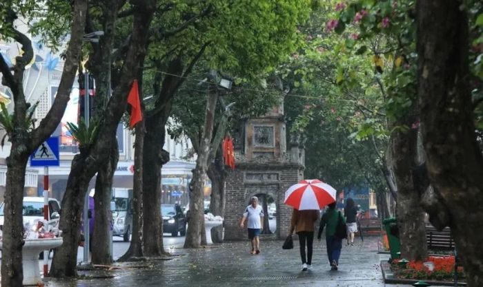 Không khí khá lạnh, với dự báo sương mù dày đặc khiến cho các hoạt động du lịch bị ảnh hưởng và hạn chế.
