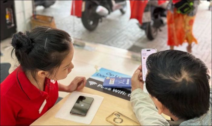 Dán cường lực iPhone 15 Pro Max chống va đập với mức giá ưu đãi hấp dẫn nhất